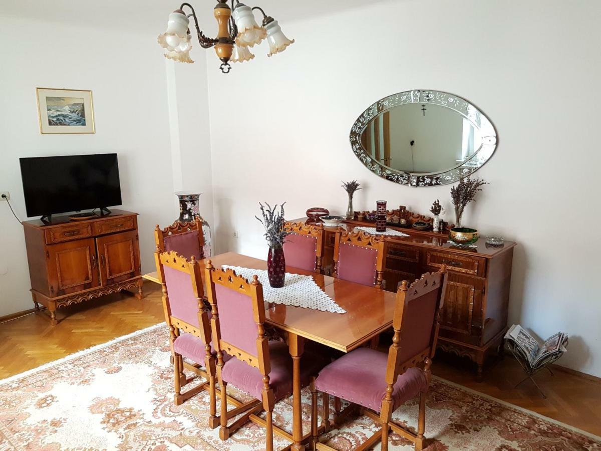 Casa Bunicilor Villa Colonia Sase Martie Bagian luar foto