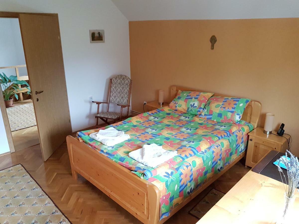 Casa Bunicilor Villa Colonia Sase Martie Bagian luar foto