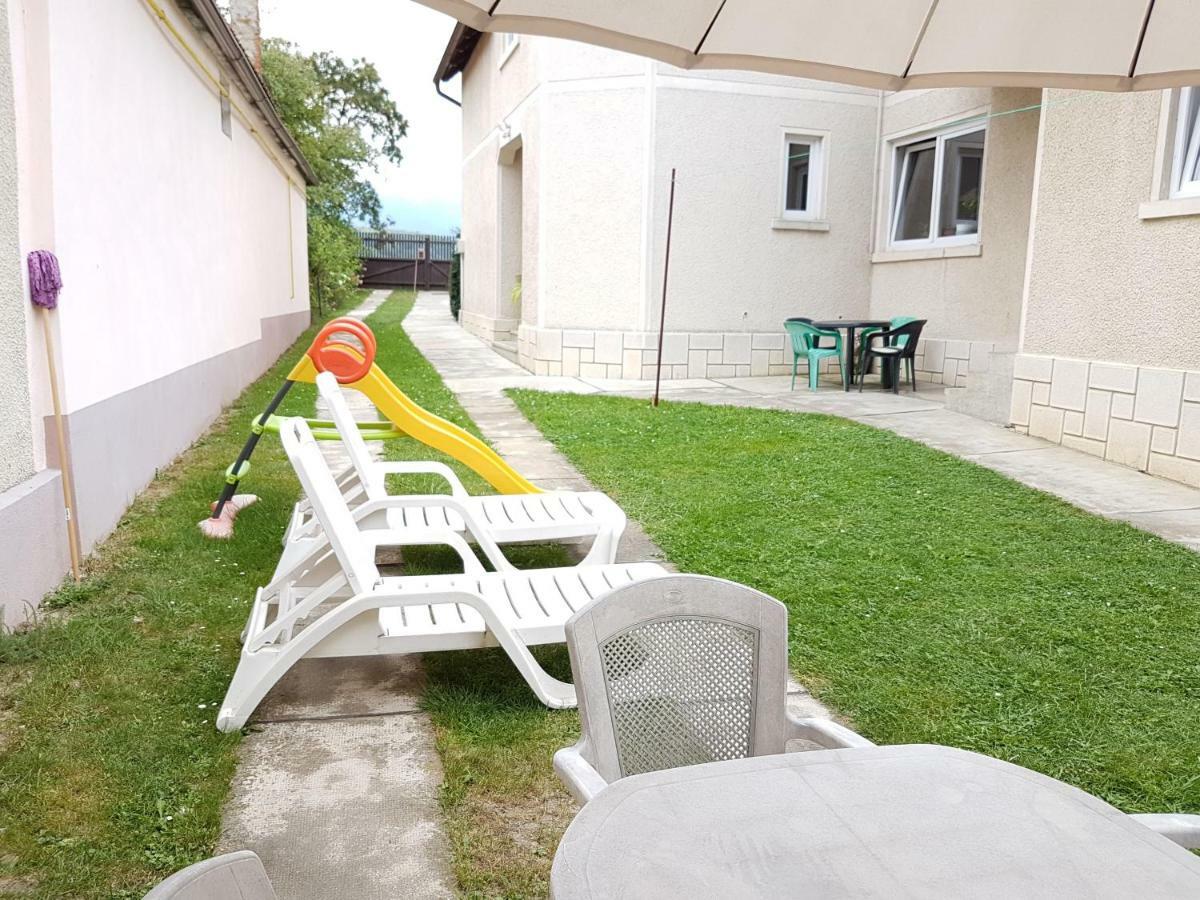 Casa Bunicilor Villa Colonia Sase Martie Bagian luar foto
